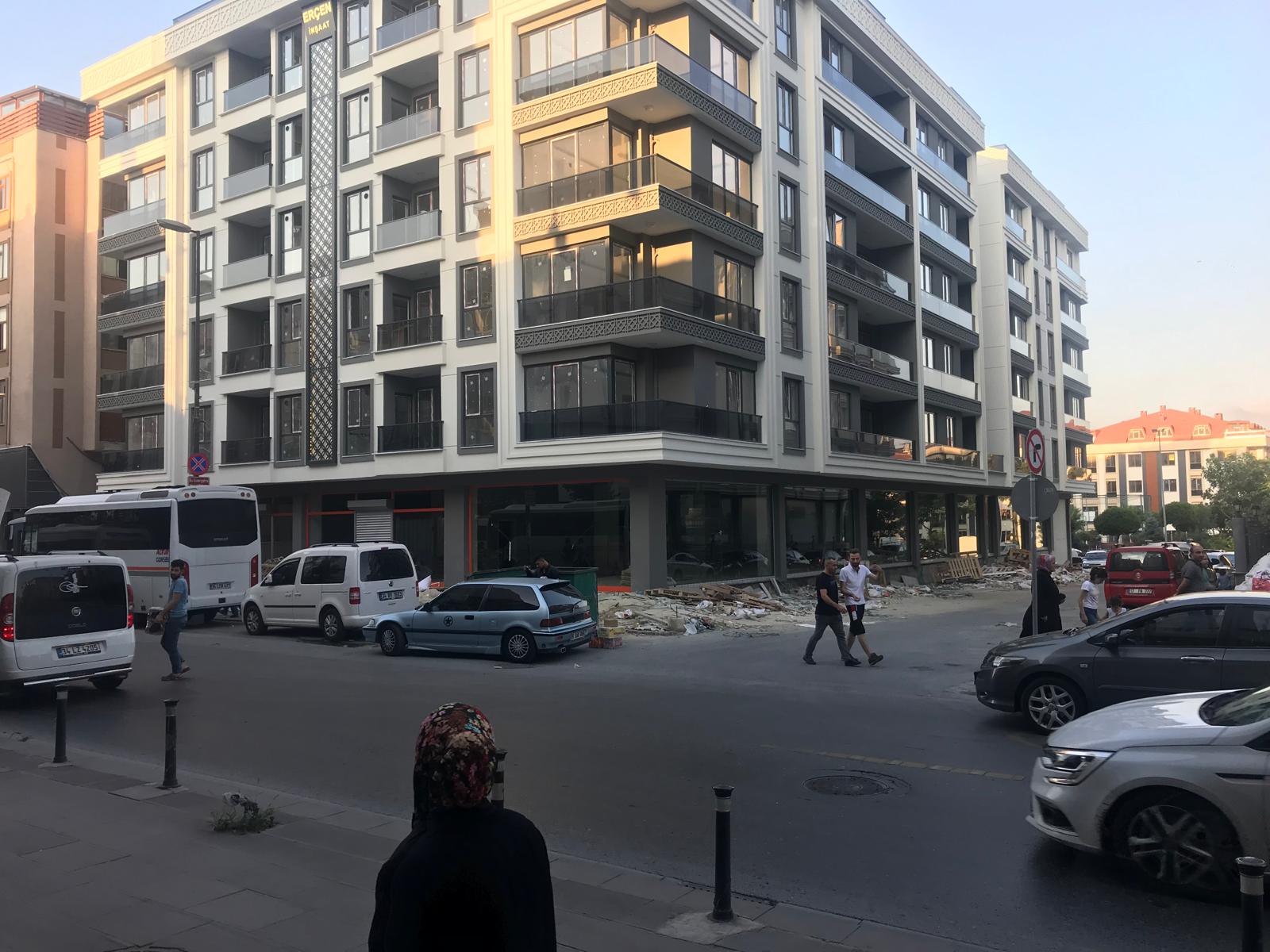 Konut ve Ticari Yapı